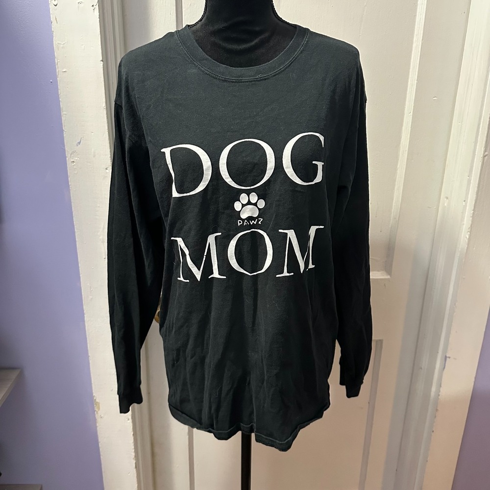 Gildan Dog Mom Graphic Long Sleeve Top in L